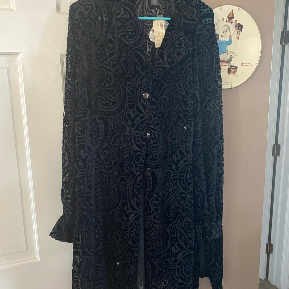 Working Classics Design & Co 22/24 Black shear long sleeve cover up